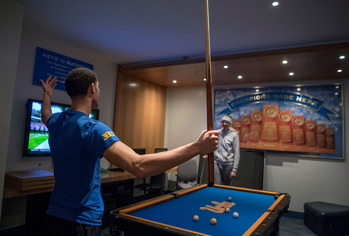 2017-UCLA-Mens-basketball-behind-the-scenes-SI684_TK1_00463.jpg
